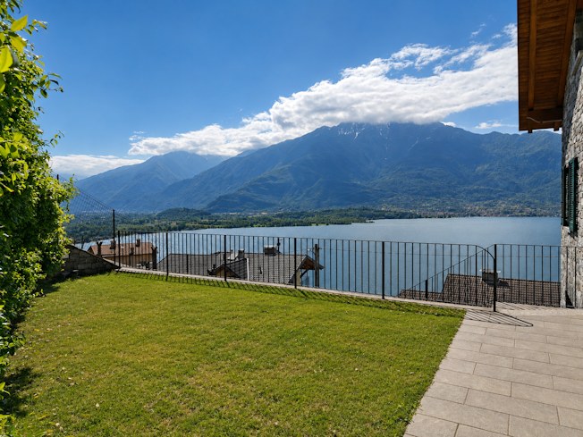 Two-bedroom stone villa with Lake Como views in Trezzone · photo 4