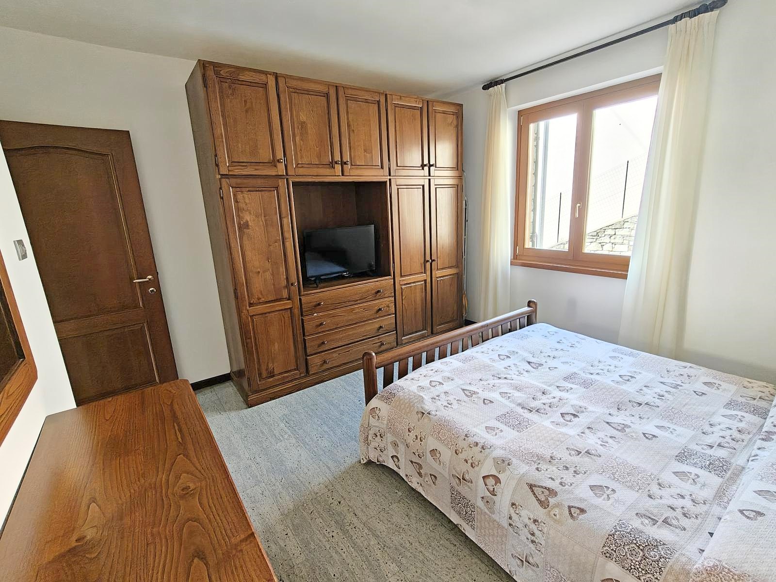 Two-bedroom stone villa with Lake Como views in Trezzone · photo 6
