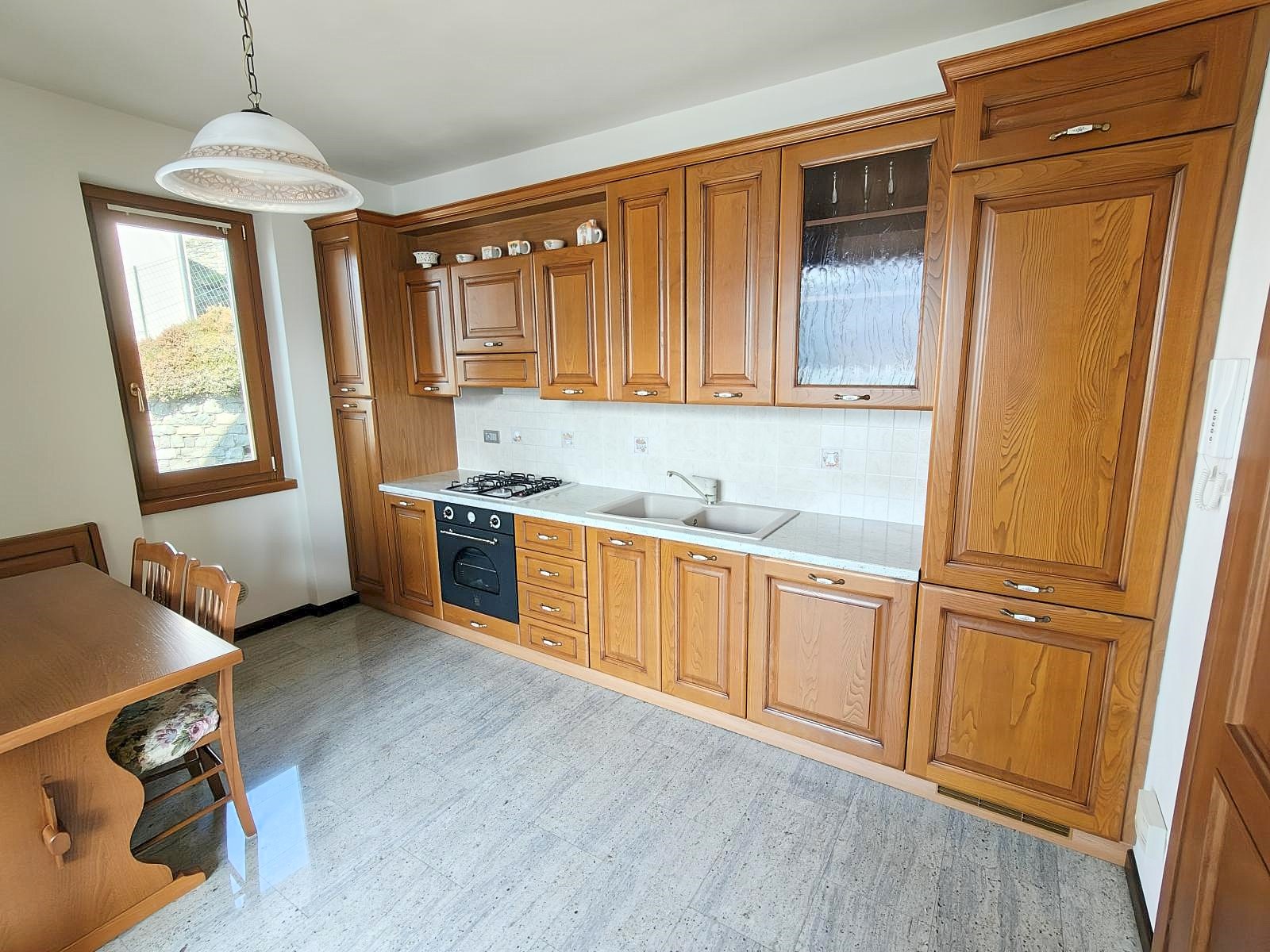 Two-bedroom stone villa with Lake Como views in Trezzone · photo 8