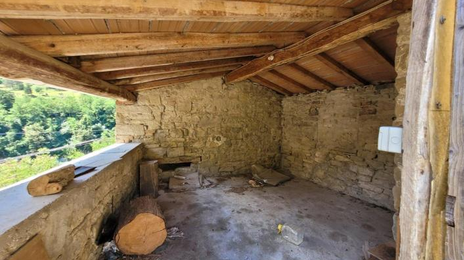 Tuscan farmhouse with outbuildings and 14 hectares near Marradi · photo 3