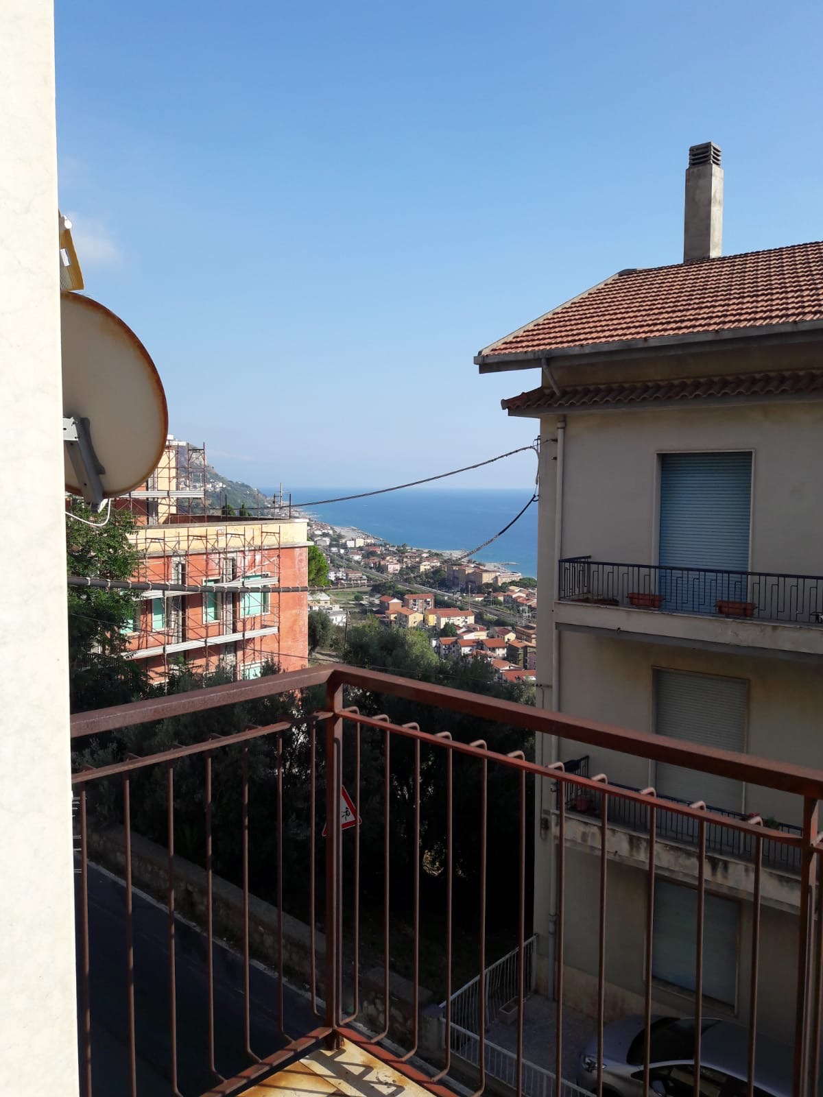 Three-bedroom apartment with sea views and private garage in Cetraro