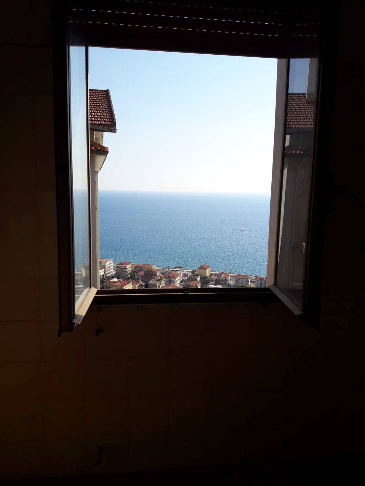 Three-bedroom apartment with sea views and private garage in Cetraro · photo 2