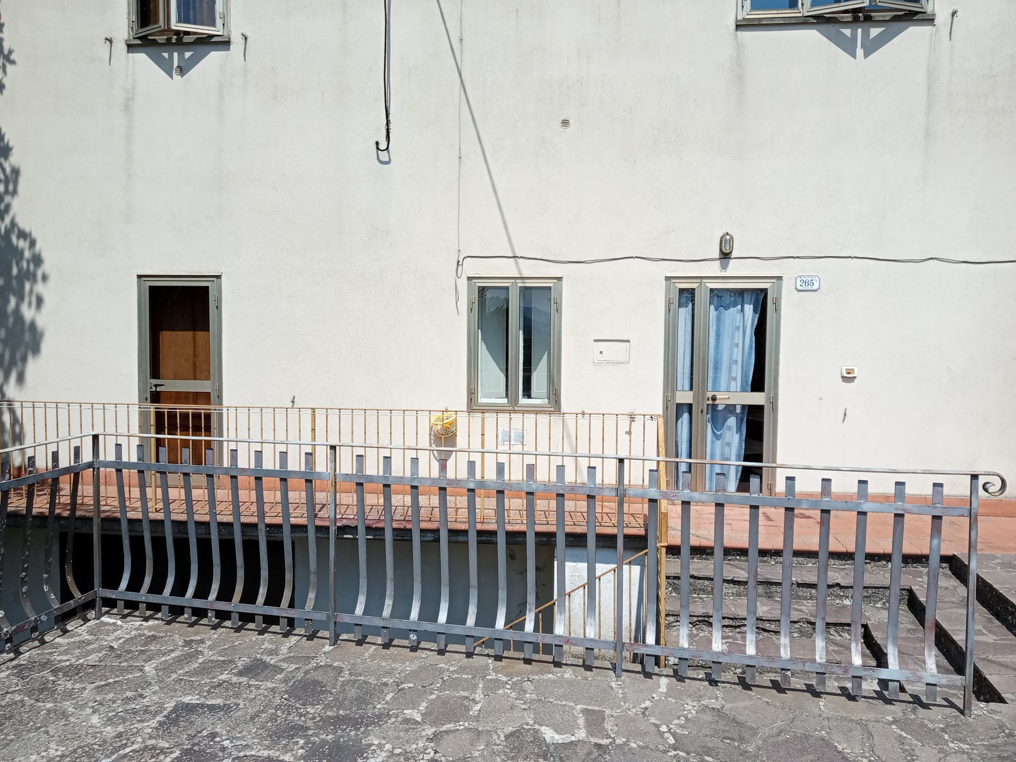 Two-bedroom apartment with terrace and private garage in Firenzuola