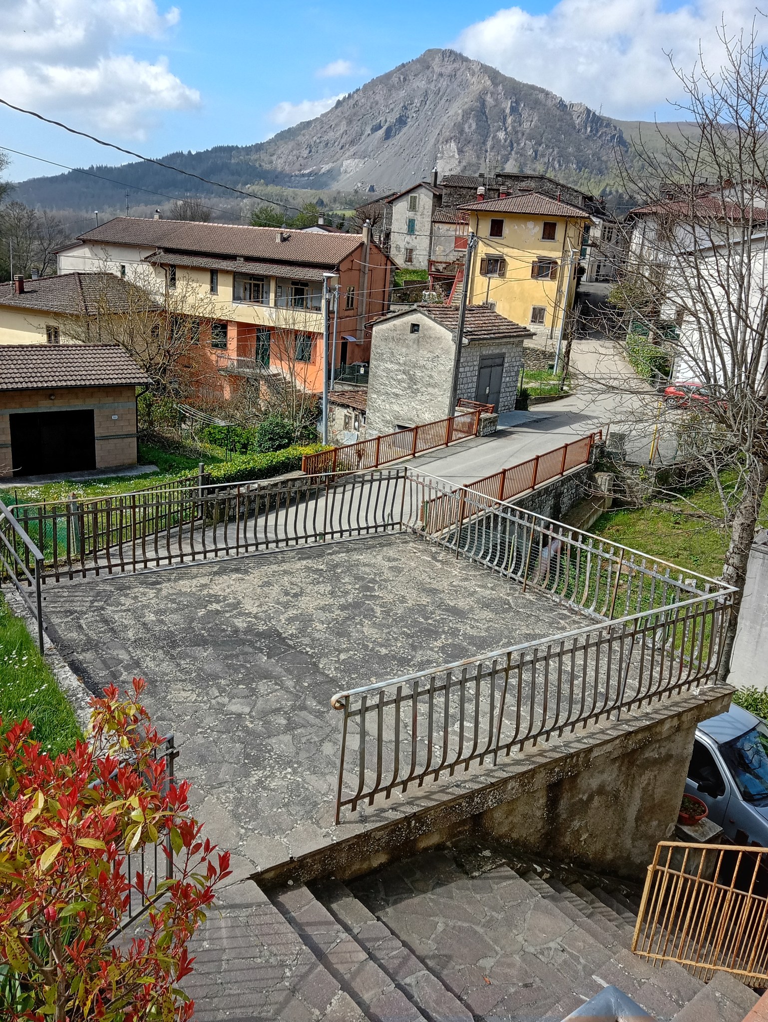 Two-bedroom apartment with terrace and private garage in Firenzuola · photo 4